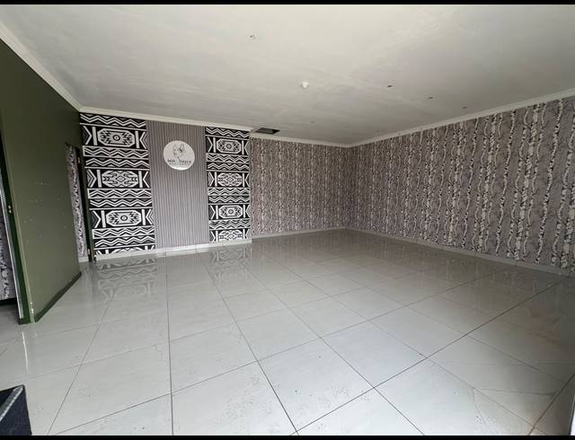 66M² WAREHOUSE TO LET IN ROOIHUISKRAAL